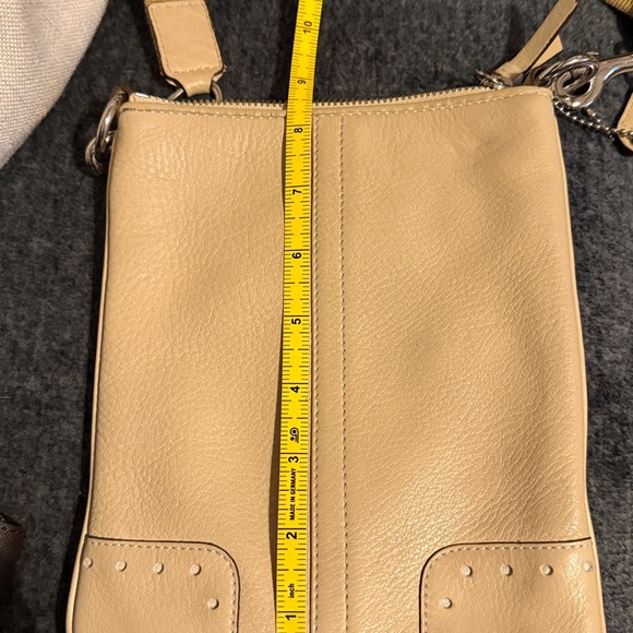 Vintage Coach Cream Leather Crossbody Bag - Picture 9 of 9